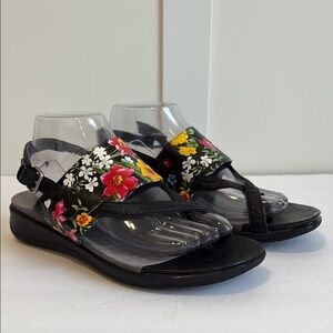 SoftWalk Floral black leather Slingback Post Toe Sandals